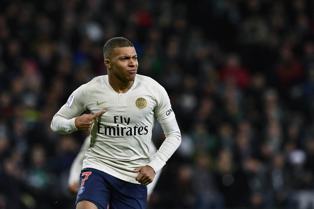   《倚天屠龙记》：面对周芷若，张无忌的武功为何“失灵”了？